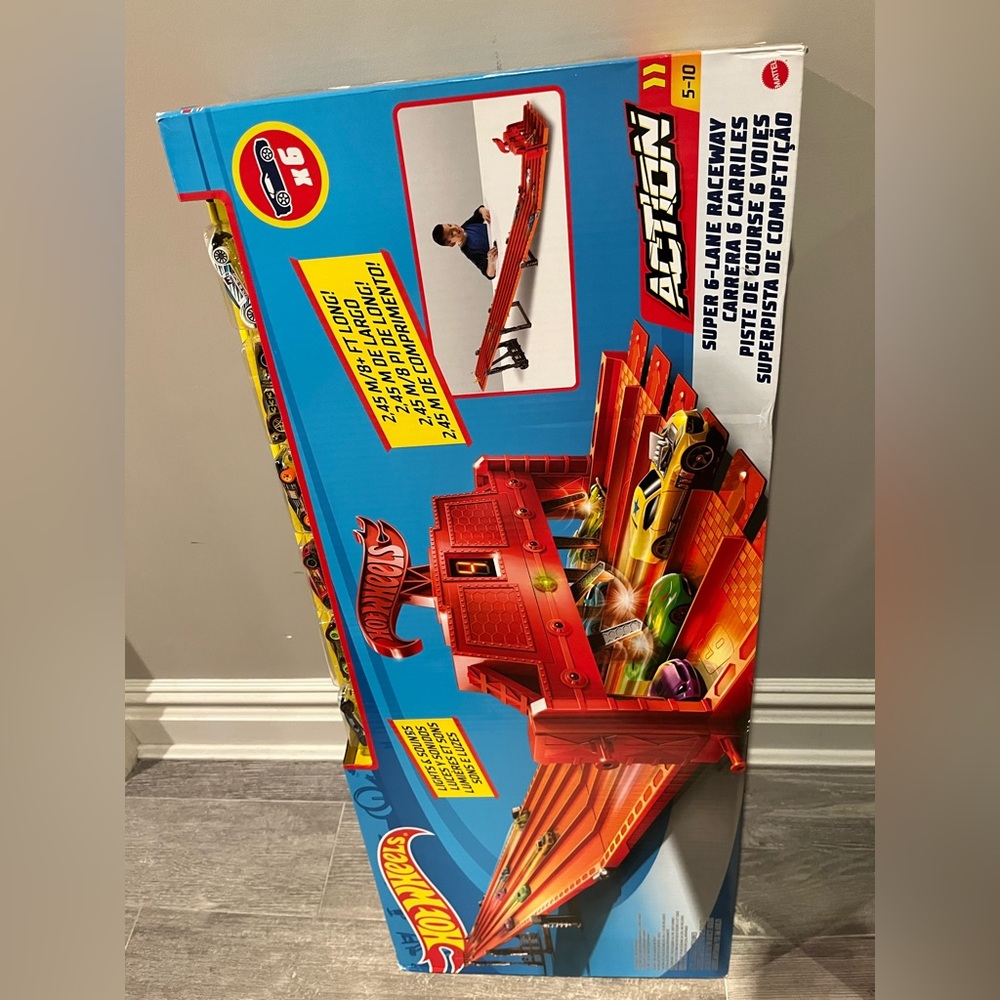 COPY - Hot wheels track with cars